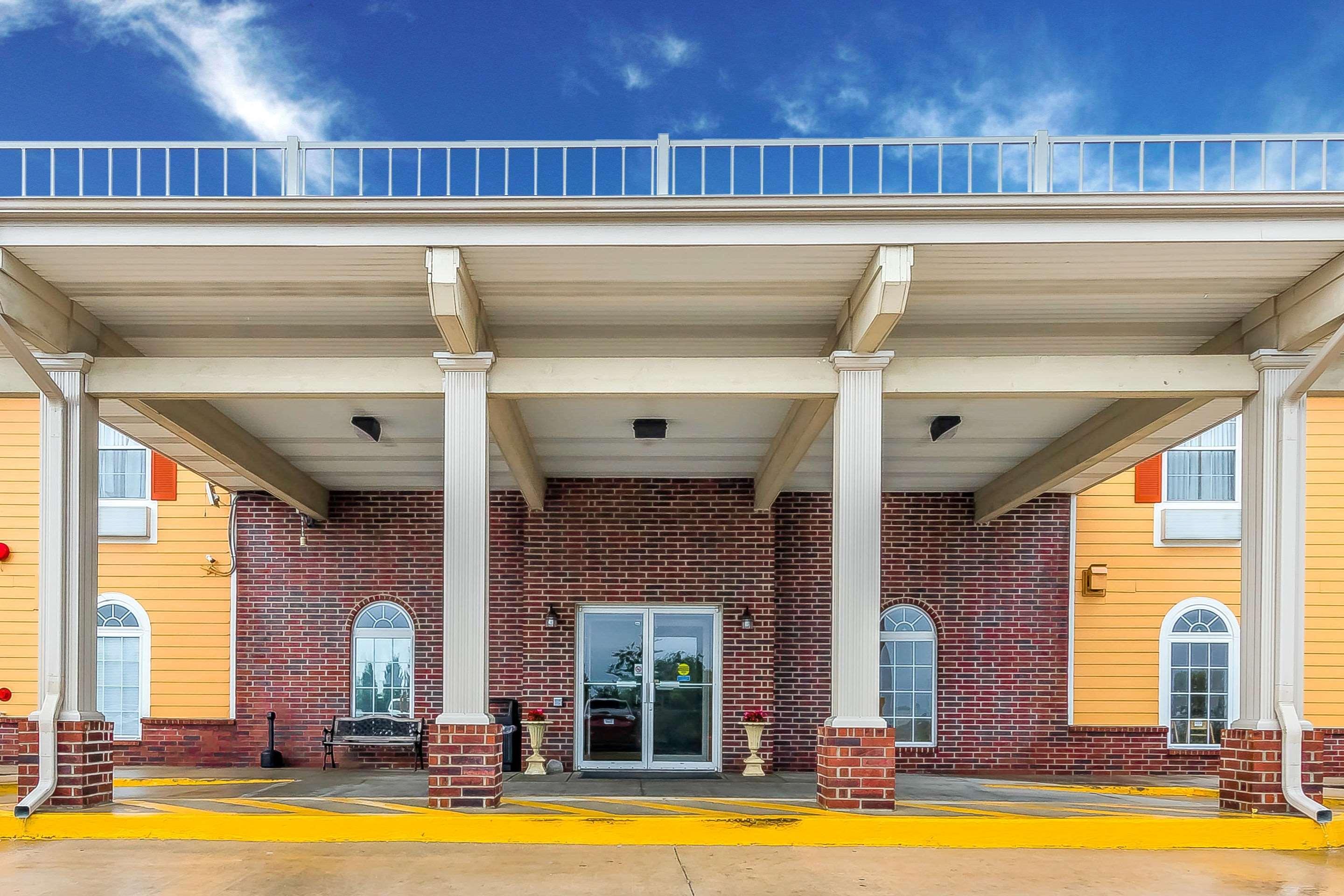 Quality Inn & Suites Chesterfield Village Springfield Exterior foto